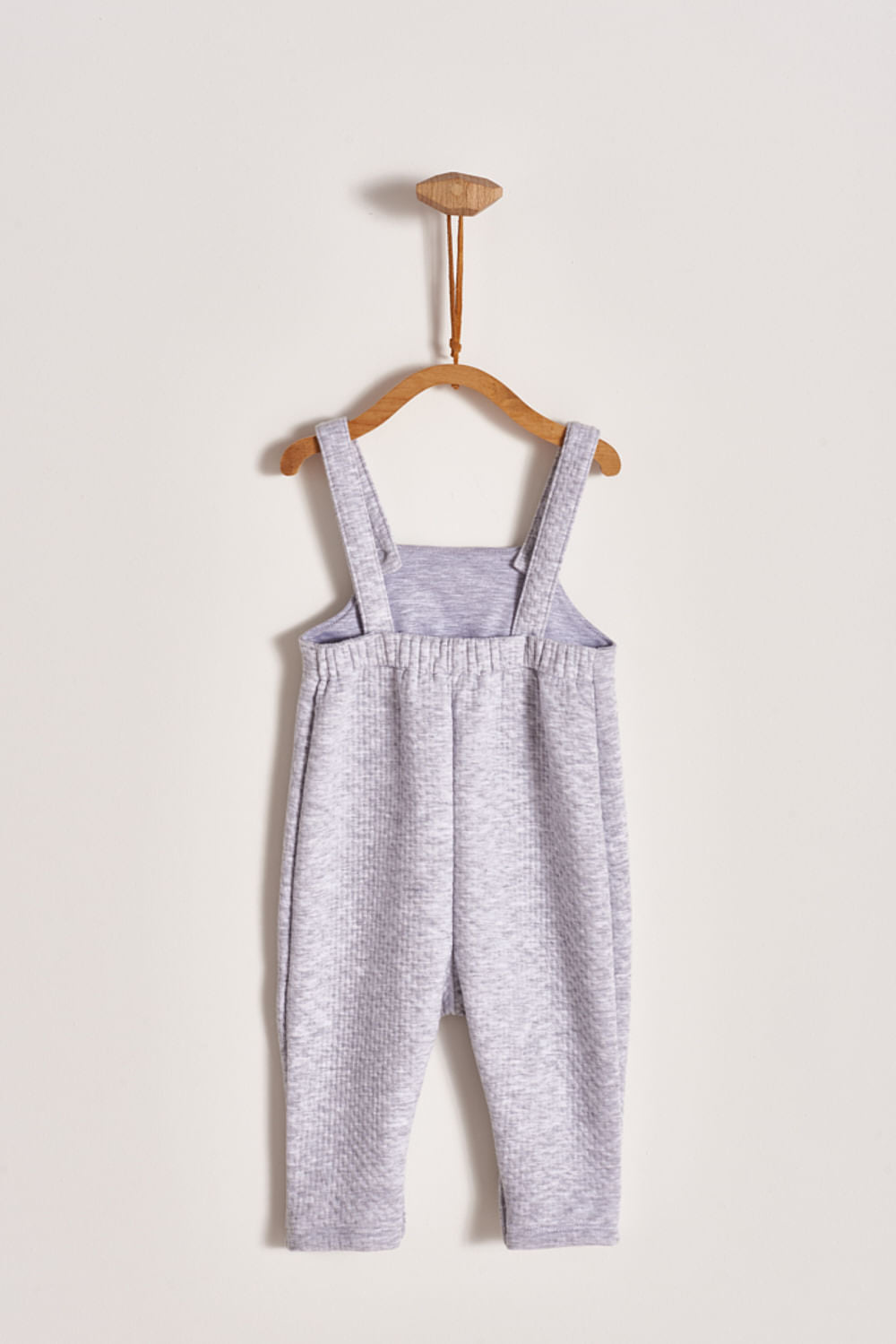 Featuring our Logo collection, this blue quilted playsuit is ideal for your baby to feel comfy and warm while having a great time exploring around! Pair it with any of our bodysuits for the perfect weekend look! Colour: Grey Composition: 100% Peruvian Pima Cotton.  Made in Peru. Machine washable.