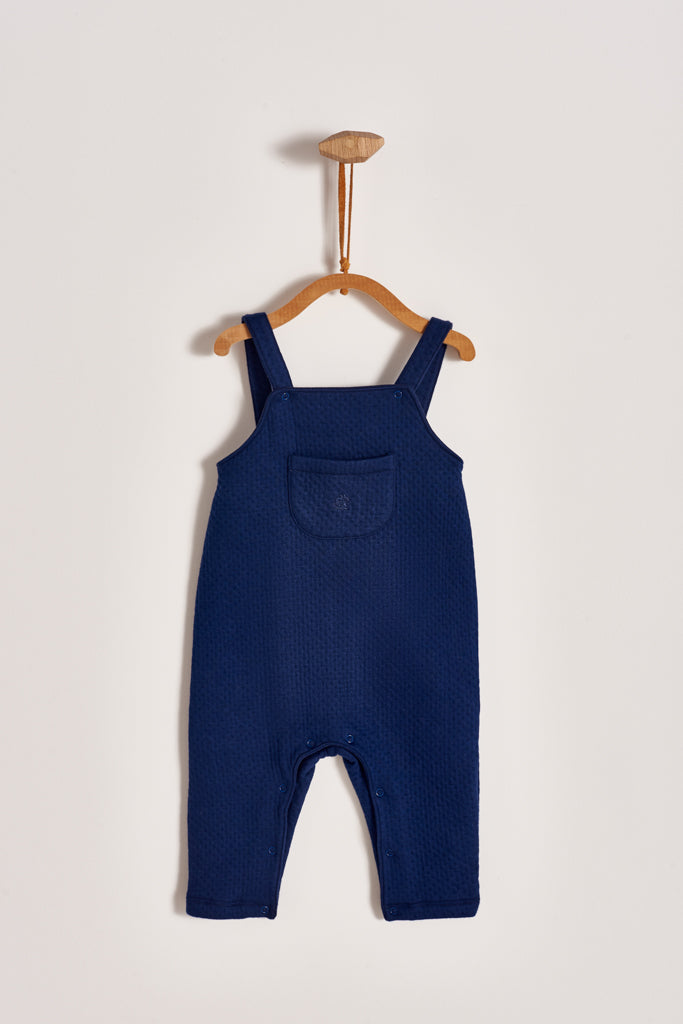 Featuring our Logo collection, this blue quilted playsuit is ideal for your baby to feel comfy and warm while having a great time exploring around!  Pair it with any of our bodysuits for the perfect weekend look! Colour: Blue Composition: 100% Peruvian Pima Cotton.  Made in Peru. Machine washable.